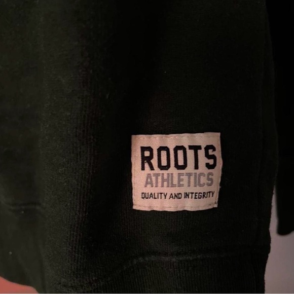 Roots quarter zip sweater. Super comfortable & versatile. - Picture 4 of 4